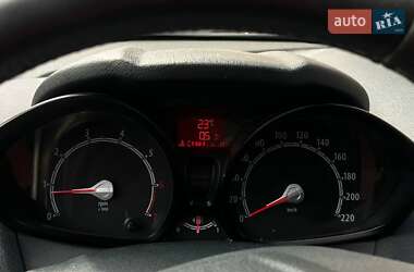 Хетчбек Ford Fiesta 2012 в 