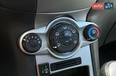 Хетчбек Ford Fiesta 2012 в 