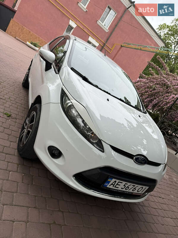 Хетчбек Ford Fiesta 2012 в Дніпрі