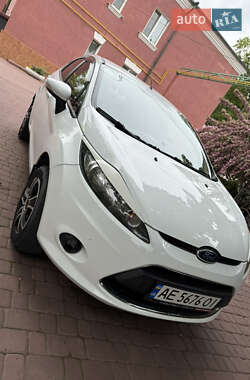 Хетчбек Ford Fiesta 2012 в 