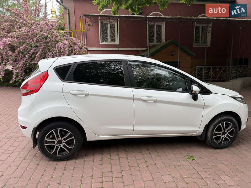 Хетчбек Ford Fiesta 2012 в Дніпрі