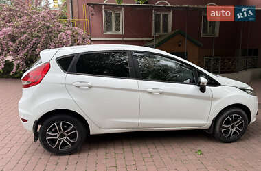 Хетчбек Ford Fiesta 2012 в 