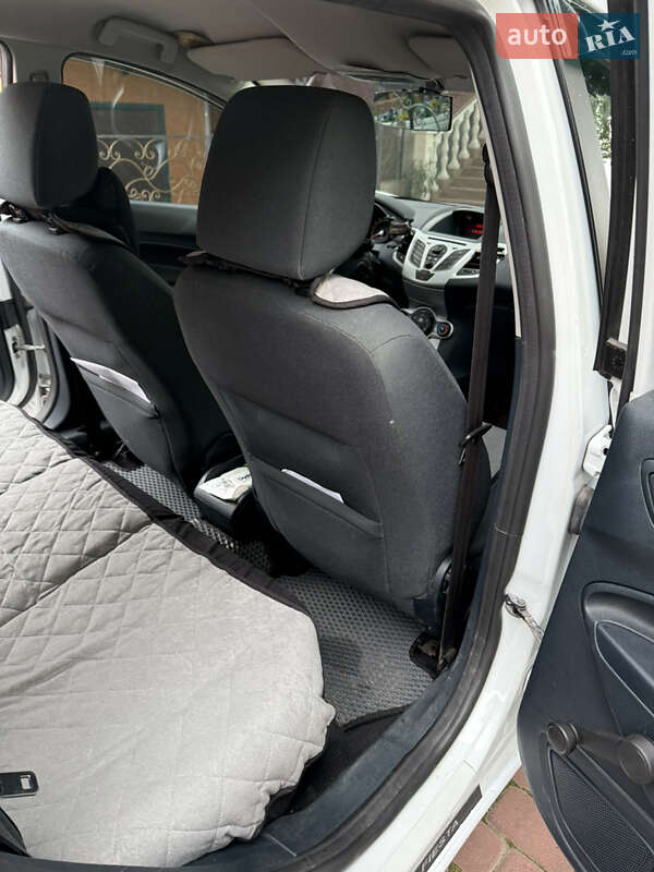 Хетчбек Ford Fiesta 2012 в Дніпрі