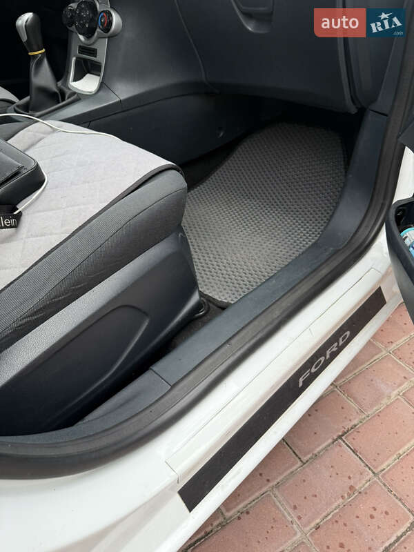 Хетчбек Ford Fiesta 2012 в Дніпрі