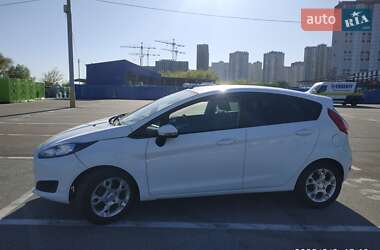 Хетчбек Ford Fiesta 2015 в Києві
