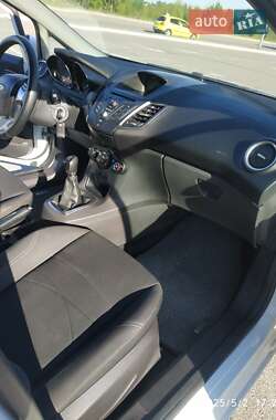 Хэтчбек Ford Fiesta 2015 в 