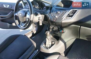 Хэтчбек Ford Fiesta 2015 в 