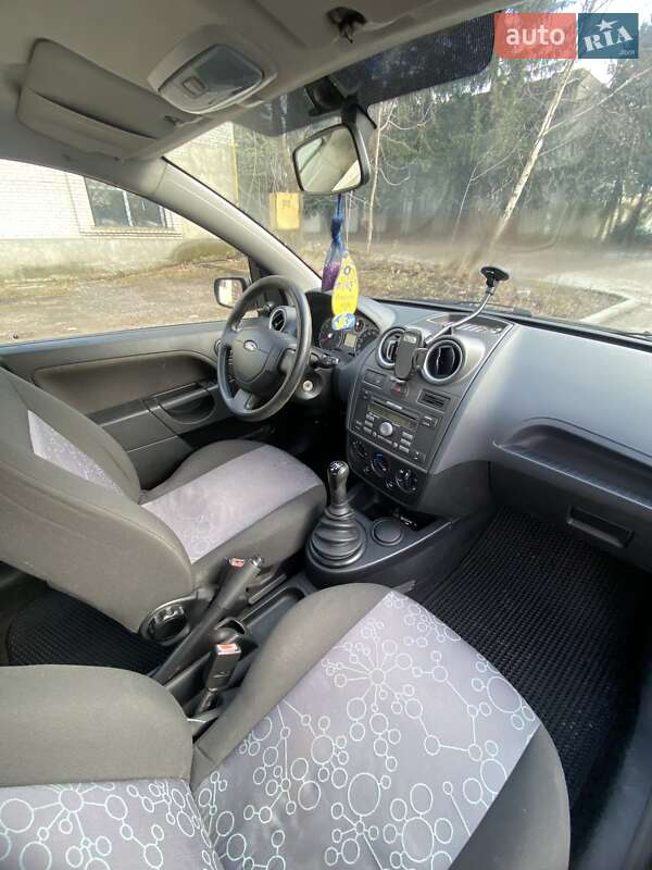 Хэтчбек Ford Fiesta 2008 в Львове