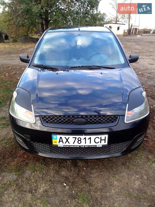 Хэтчбек Ford Fiesta 2006 в Коломаке