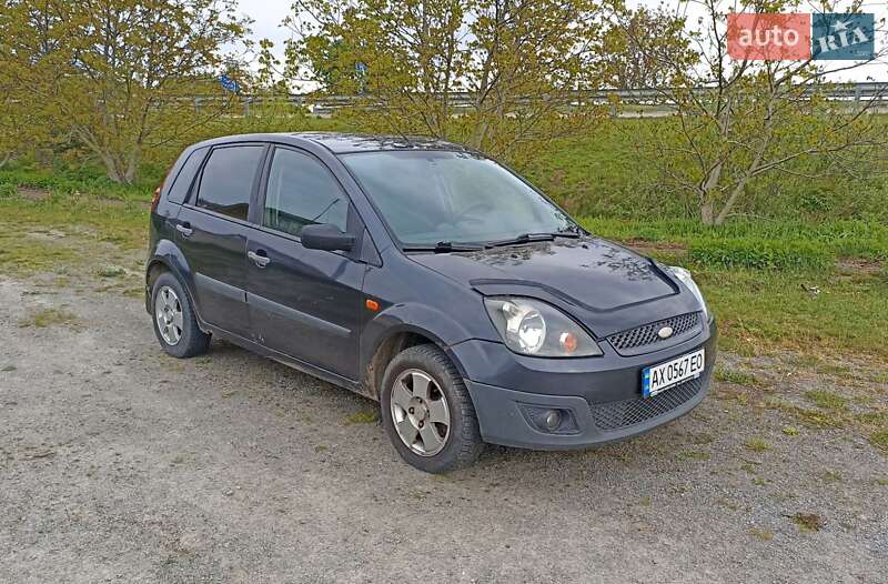 Хэтчбек Ford Fiesta 2006 в 