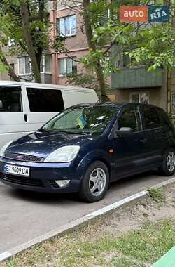 Хэтчбек Ford Fiesta 2004 в 
