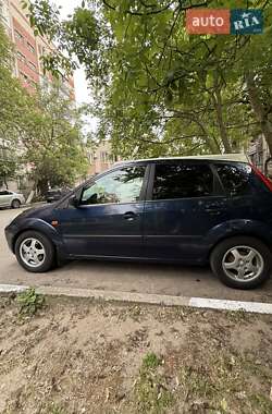 Хэтчбек Ford Fiesta 2004 в 