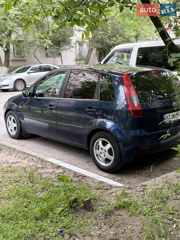 Хэтчбек Ford Fiesta 2004 в Херсоне