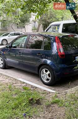 Хэтчбек Ford Fiesta 2004 в 