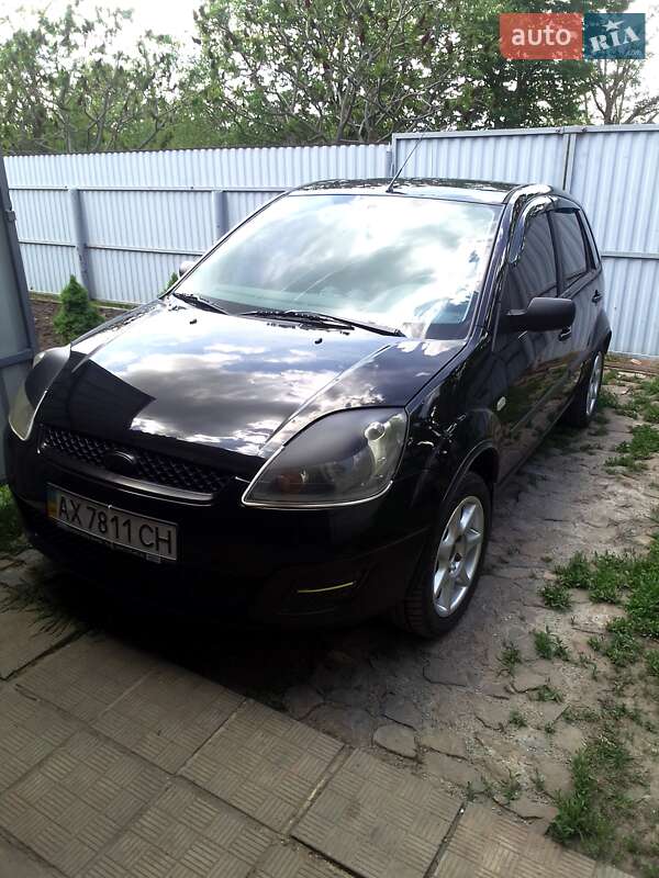 Хэтчбек Ford Fiesta 2006 в Коломаке