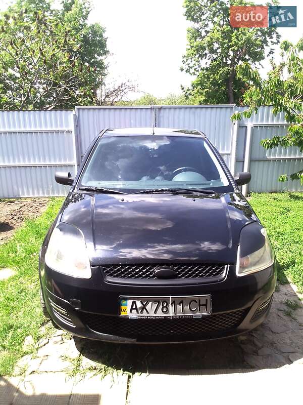 Хэтчбек Ford Fiesta 2006 в Коломаке