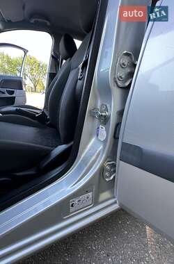 Хэтчбек Ford Fiesta 2005 в 