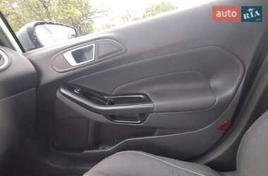 Хэтчбек Ford Fiesta 2016 в 