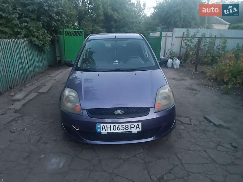 Хэтчбек Ford Fiesta 2006 в Синельниково