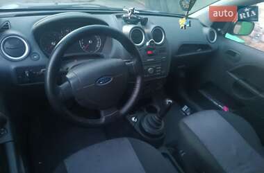 Хэтчбек Ford Fiesta 2006 в 