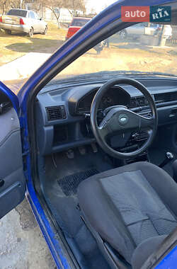 Хэтчбек Ford Fiesta 1992 в 