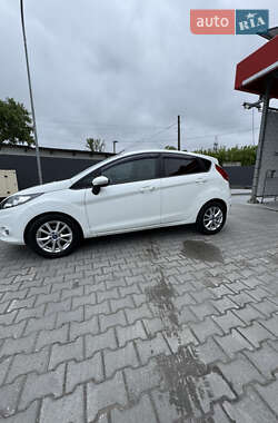 Хэтчбек Ford Fiesta 2012 в 