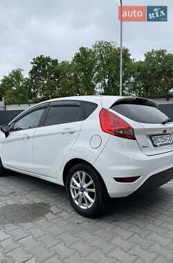 Хэтчбек Ford Fiesta 2012 в 