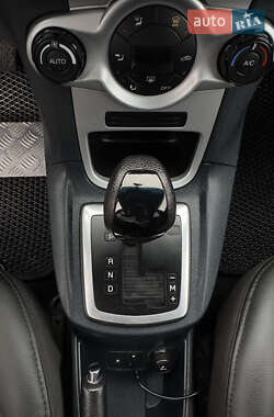 Хэтчбек Ford Fiesta 2012 в 