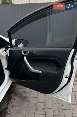 Хэтчбек Ford Fiesta 2012 в 