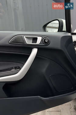 Хэтчбек Ford Fiesta 2012 в 