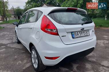Хетчбек Ford Fiesta 2011 в 