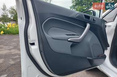 Хетчбек Ford Fiesta 2011 в 