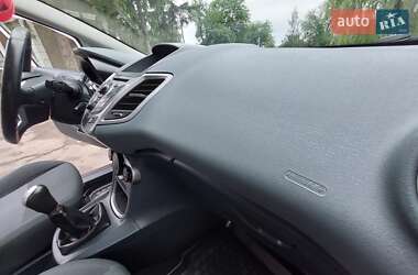 Хетчбек Ford Fiesta 2011 в 