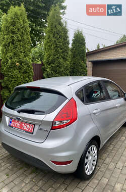 Хэтчбек Ford Fiesta 2012 в 