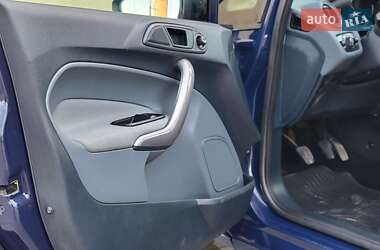 Хетчбек Ford Fiesta 2011 в 