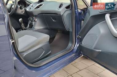 Хетчбек Ford Fiesta 2011 в 