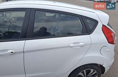 Хэтчбек Ford Fiesta 2013 в 
