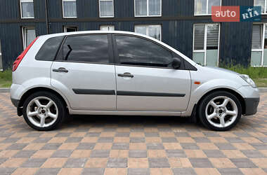Хэтчбек Ford Fiesta 2007 в 