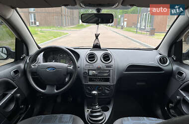 Хэтчбек Ford Fiesta 2007 в 