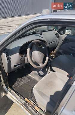Хэтчбек Ford Fiesta 1998 в 
