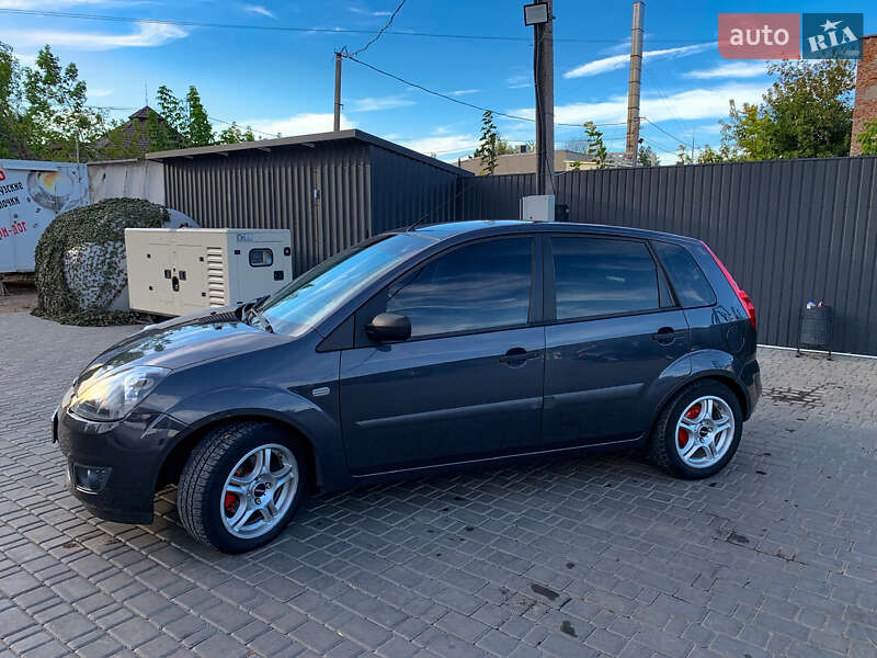 Хэтчбек Ford Fiesta 2007 в Первомайске