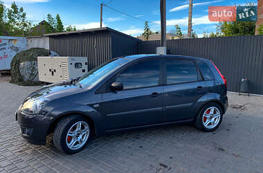 Хэтчбек Ford Fiesta 2007 в 