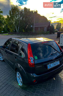Хэтчбек Ford Fiesta 2007 в 