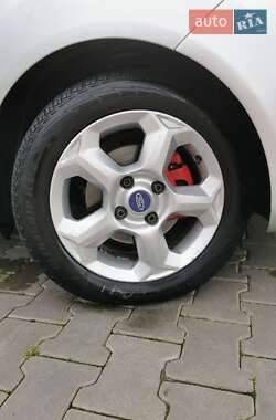 Хетчбек Ford Fiesta 2010 в 