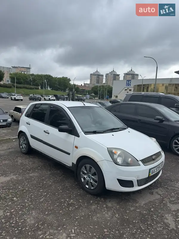 Хэтчбек Ford Fiesta 2007 в 