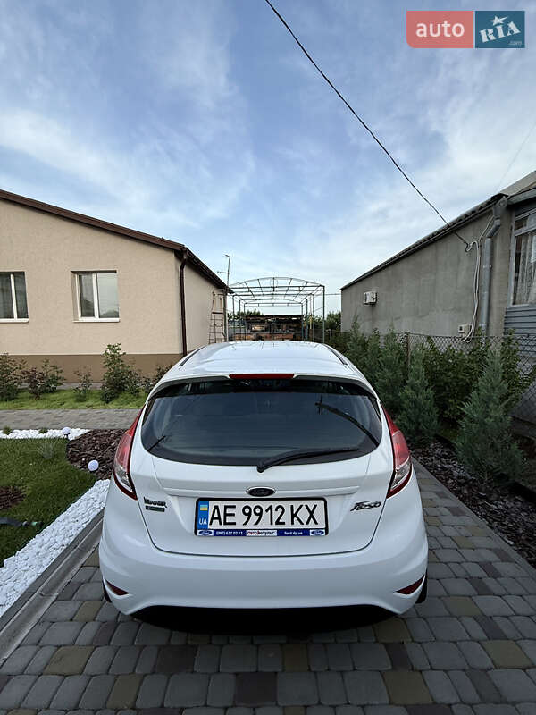 Хетчбек Ford Fiesta 2016 в Павлограді