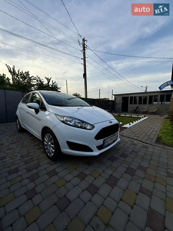 Хетчбек Ford Fiesta 2016 в Павлограді