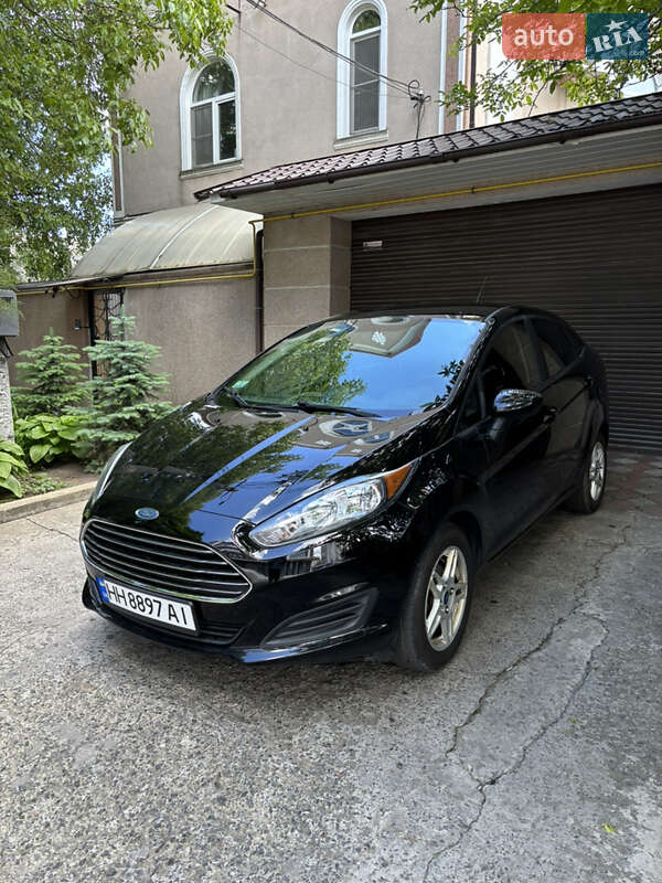 Седан Ford Fiesta 2017 в 