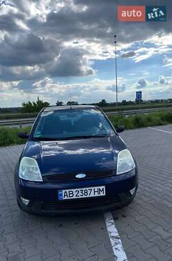 Хэтчбек Ford Fiesta 2004 в 