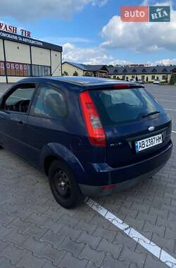 Хэтчбек Ford Fiesta 2004 в 